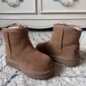 Ugg Kids' Adri Classic Mini Boot - size 6